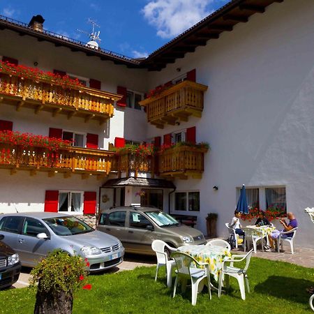 Garni Tyrolia Hotel Campitello di Fassa Buitenkant foto