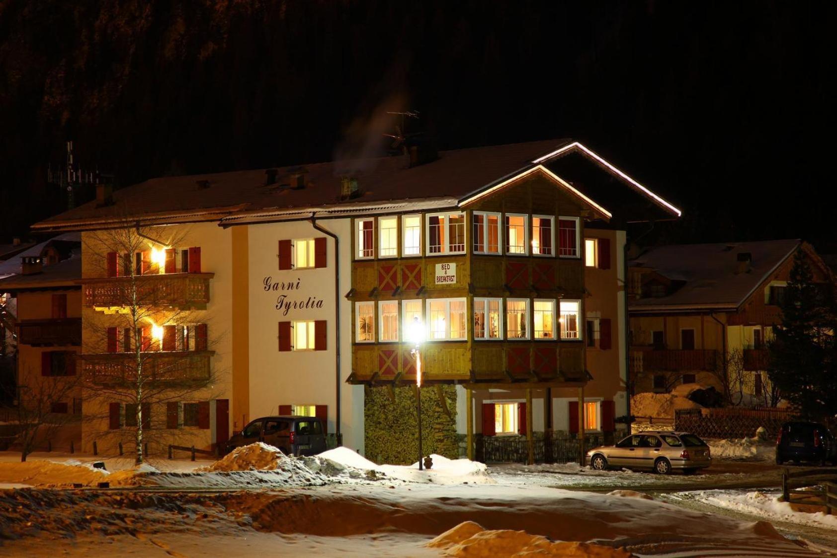 Garni Tyrolia Hotel Campitello di Fassa Buitenkant foto