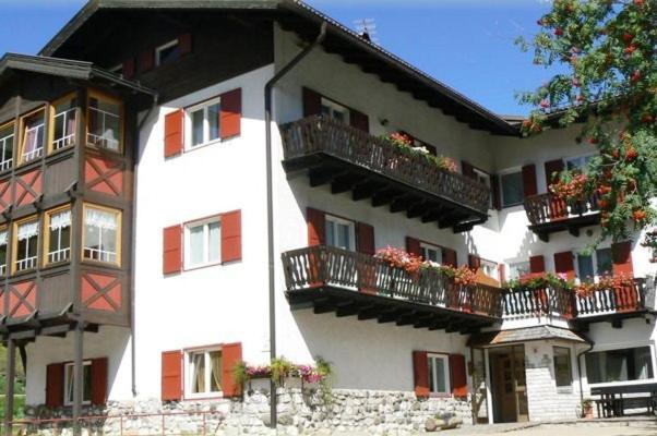 Garni Tyrolia Hotel Campitello di Fassa Buitenkant foto