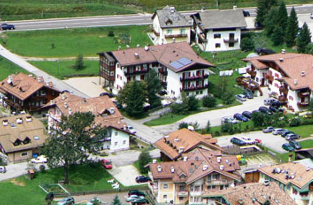 Garni Tyrolia Hotel Campitello di Fassa Buitenkant foto