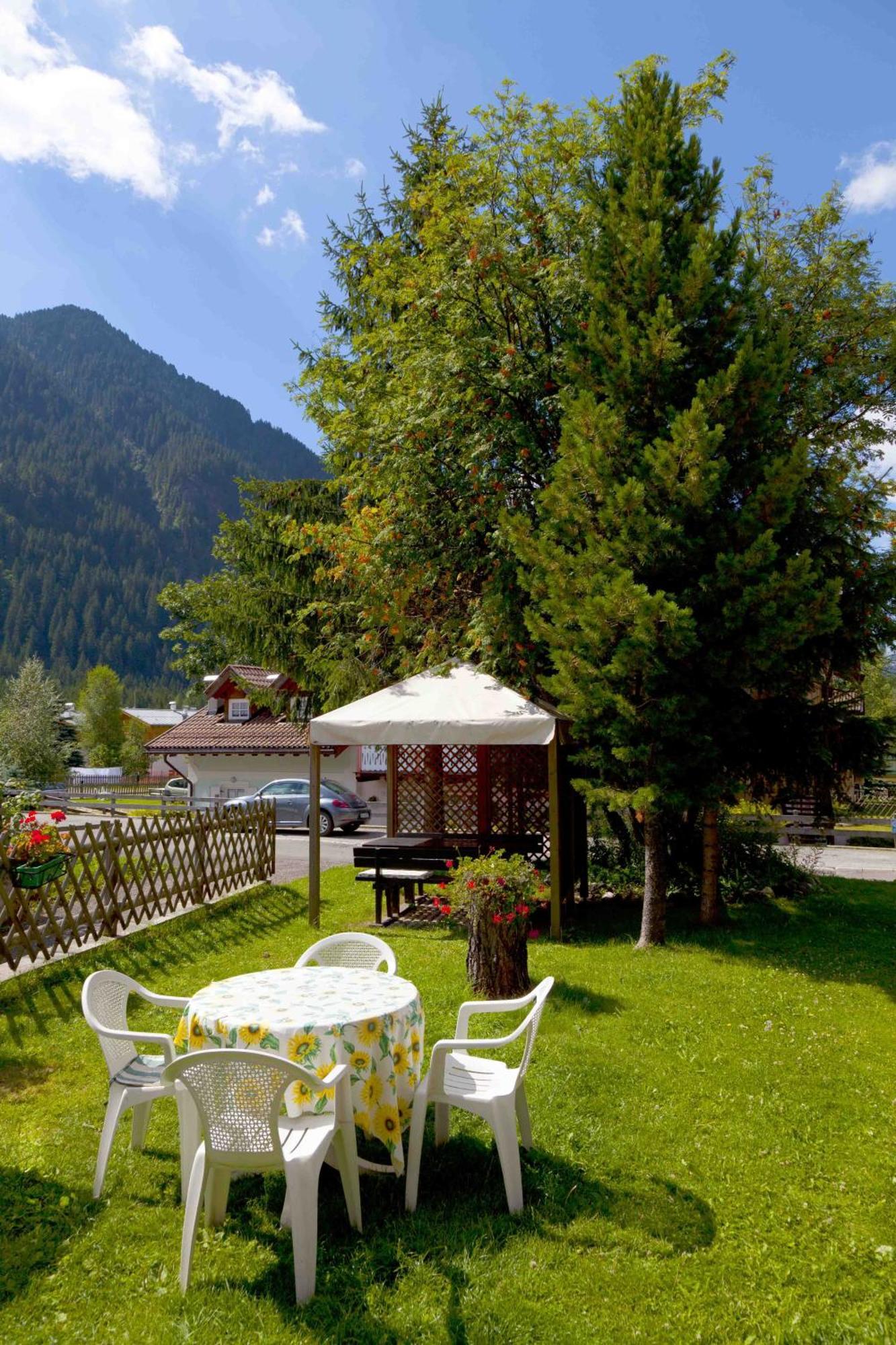Garni Tyrolia Hotel Campitello di Fassa Buitenkant foto