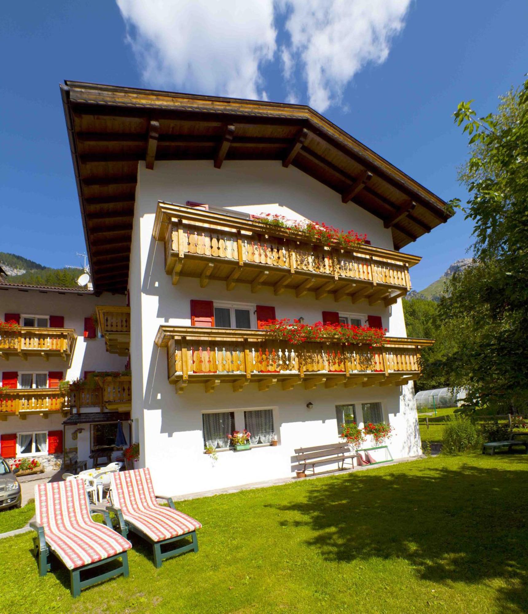Garni Tyrolia Hotel Campitello di Fassa Buitenkant foto