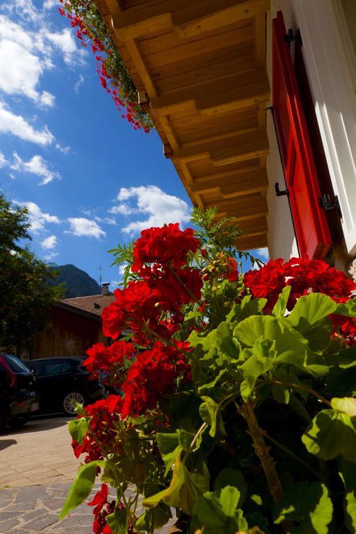 Garni Tyrolia Hotel Campitello di Fassa Buitenkant foto