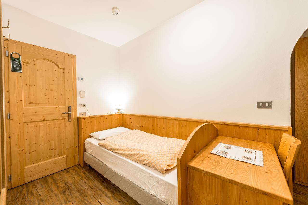 Garni Tyrolia Hotel Campitello di Fassa Buitenkant foto