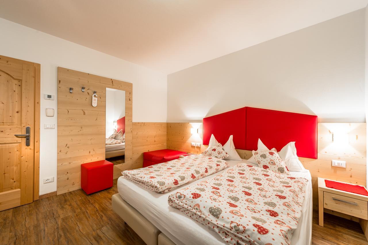 Garni Tyrolia Hotel Campitello di Fassa Buitenkant foto