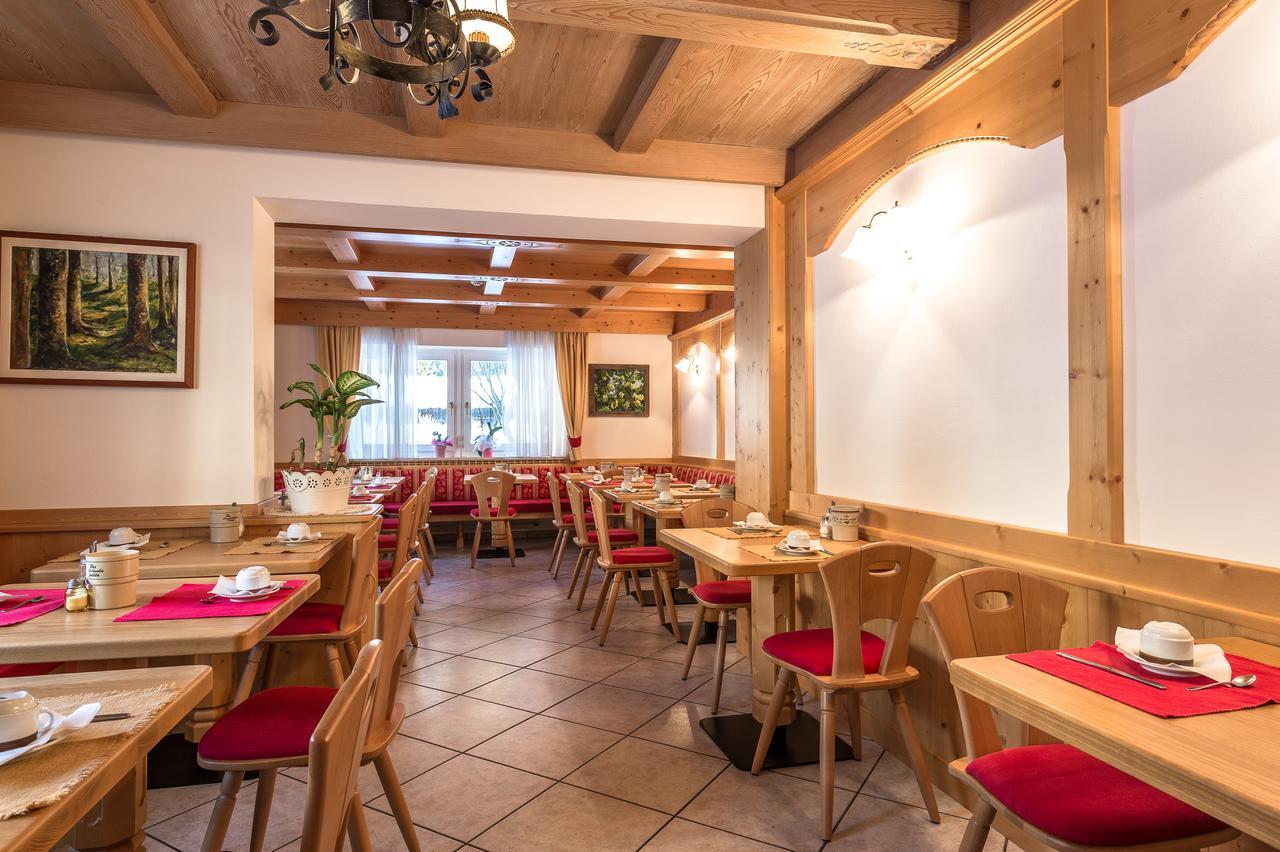 Garni Tyrolia Hotel Campitello di Fassa Buitenkant foto