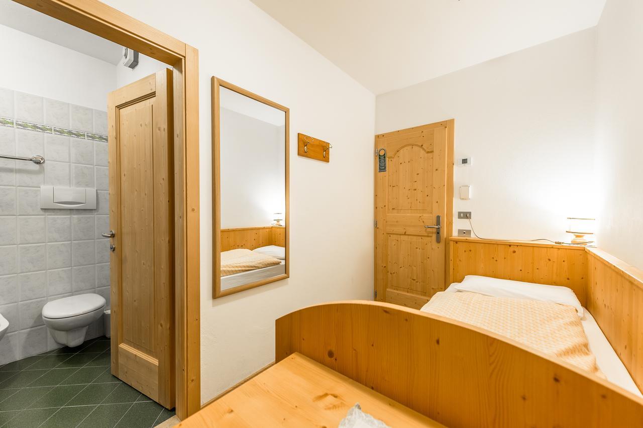 Garni Tyrolia Hotel Campitello di Fassa Buitenkant foto