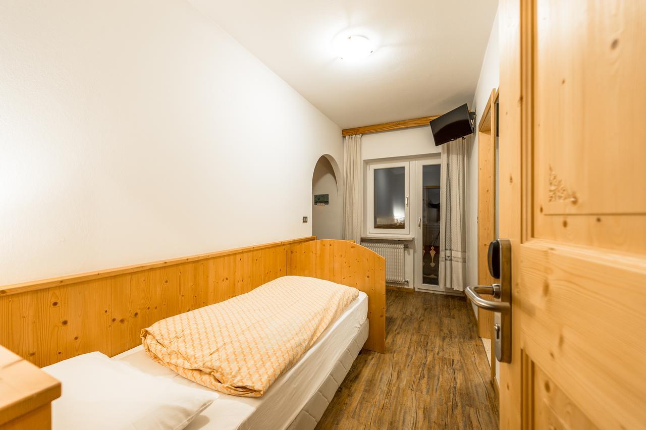 Garni Tyrolia Hotel Campitello di Fassa Buitenkant foto